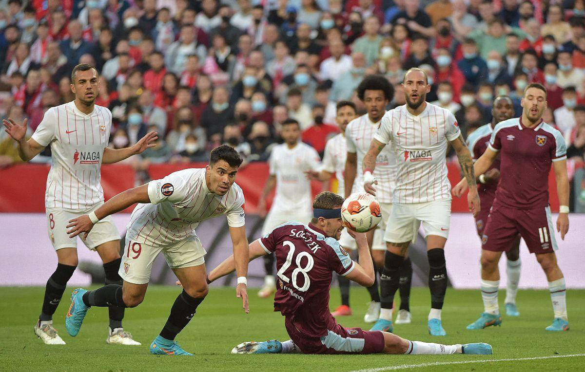 塞维利亚客场大胜，提前锁定三分